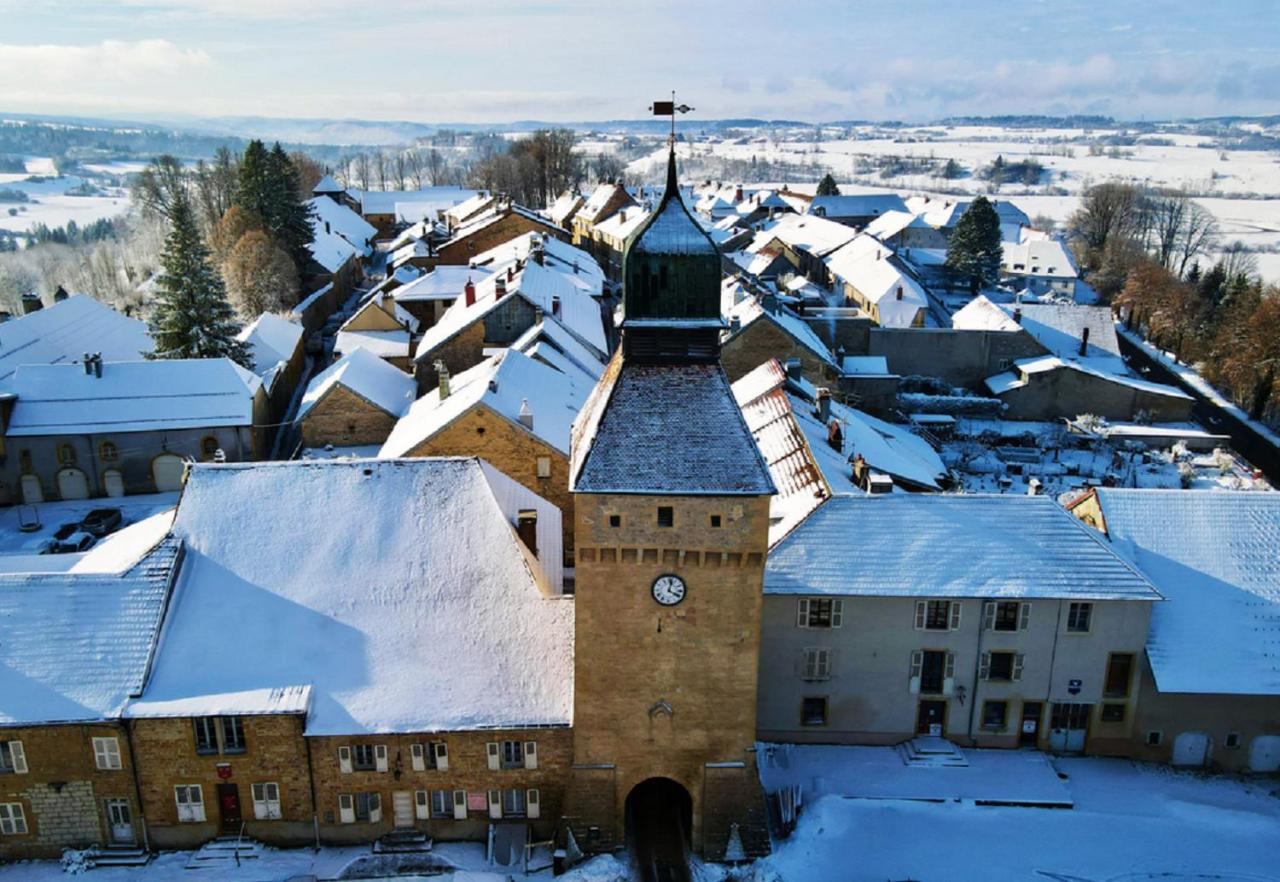 Hôtel Les Remparts Nozeroy Extérieur photo